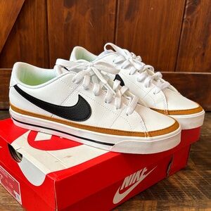 Nike Womens White/Gold/Black Court Legacy